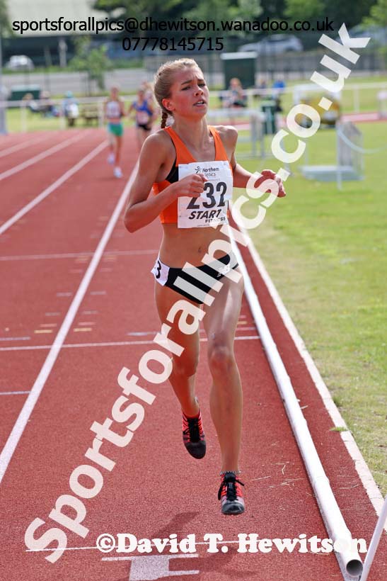 Girls under-15s 800 metres, Northern Under-13s, U-15s and 17s Championships. Photo: David T. Hewitson/Sports for All Pics